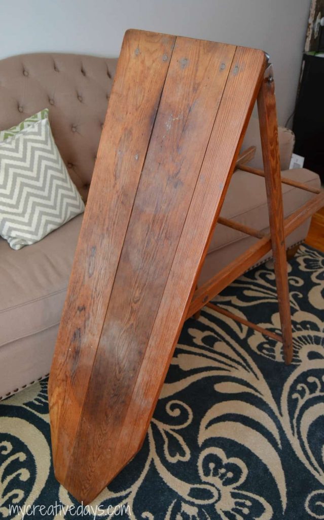 Vintage Ironing Boards are amazing and this repurposed ironing board to chalkboard is a great way to bring one back to life!