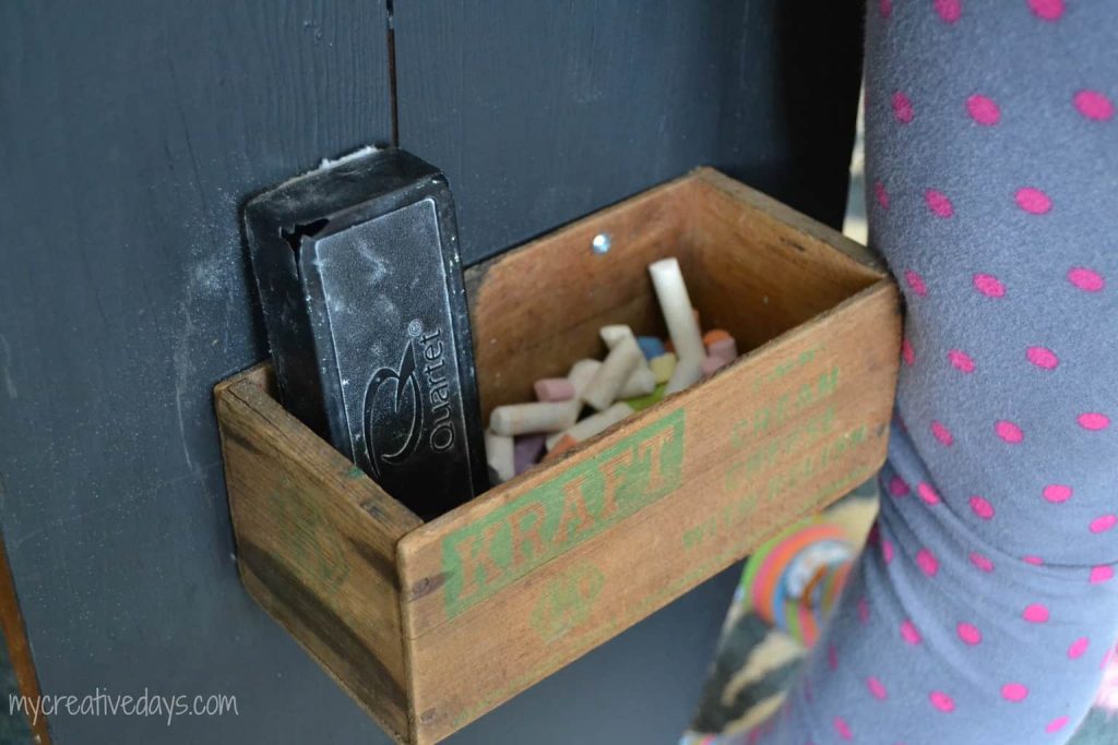 Vintage Ironing Boards are amazing and this repurposed ironing board to chalkboard is a great way to bring one back to life!