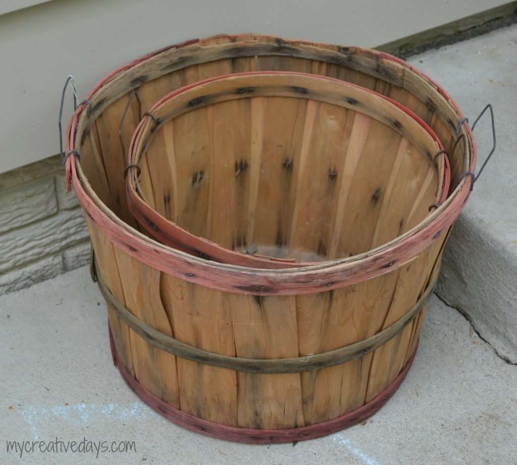 Have bushel baskets lying around? Turn them into this DIY Tiered Bushel Baskets tutorial for fall! 