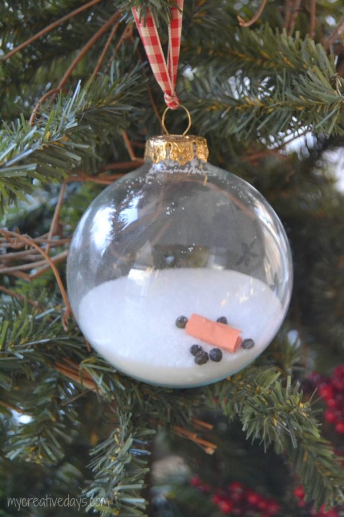 Looking for an easy Homemade Christmas Ornament? These Melted Snowmen ornaments are so cute and only take minutes to create. 