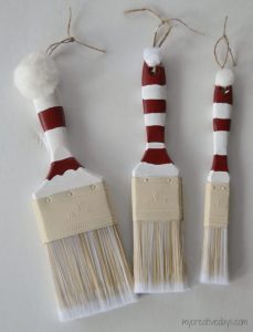 Paint Brush Santas :: Homemade Christmas Ornament - My Creative Days