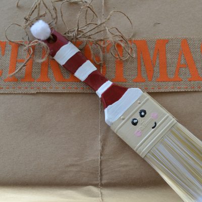 Paint Brush Santas :: Homemade Christmas Ornament