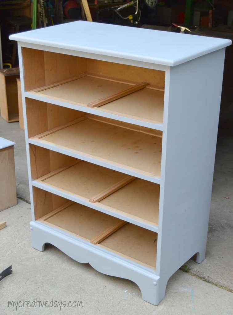 Do you have an old dresser that you aren't using anymore? This repurposed dresser turned bookshelf will show you how to breathe new life into it. 