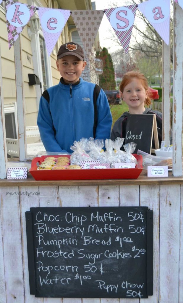 Looking for a lemonade stand for the kids this summer? This DIY Lemonade Stand repurposes an old cabinet into a fun stand for the kids to use for all their lemonade and bake sale stands.