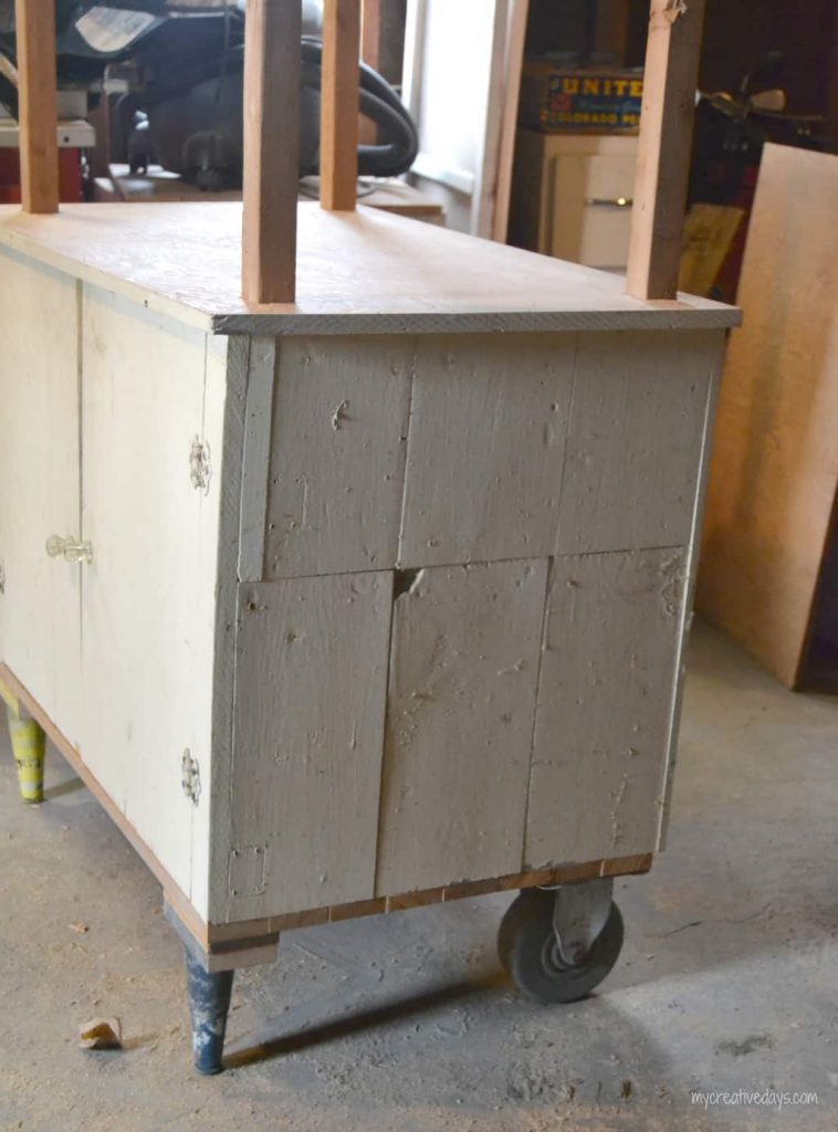 Looking for a lemonade stand for the kids this summer? This DIY Lemonade Stand repurposes an old cabinet into a fun stand for the kids to use for all their lemonade and bake sale stands.