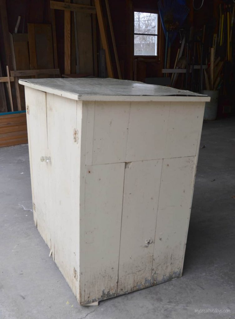 Looking for a lemonade stand for the kids this summer? This DIY Lemonade Stand repurposes an old cabinet into a fun stand for the kids to use for all their lemonade and bake sale stands.