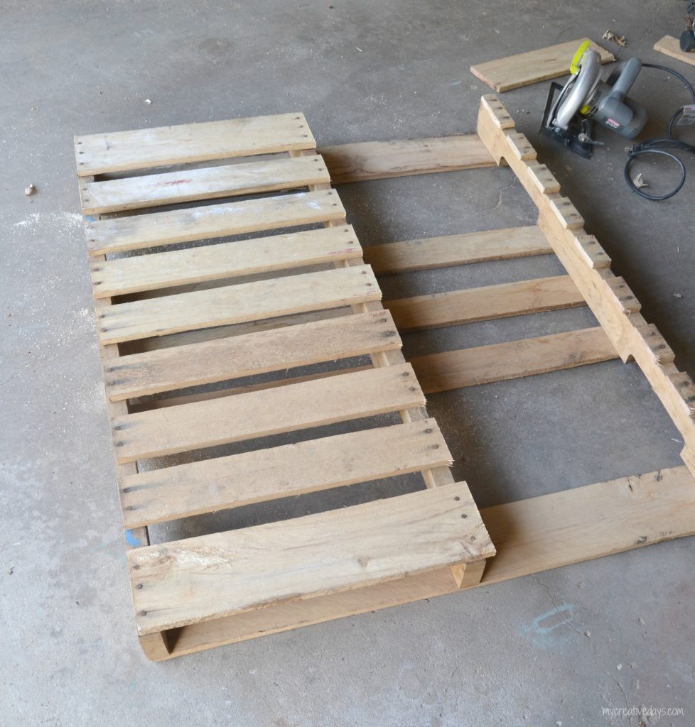 This Reclaimed Pallet Wood Organizer is easy to make and can be used to organize all kinds of things in your home.