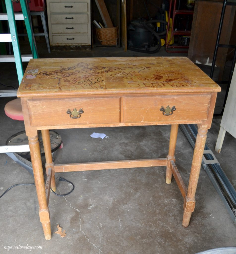 Do you have an old desk that you don't love anymore? This DIY desk makeover shows you how to take a not-so-pretty desk and make it into something beautiful and functional for your space. 