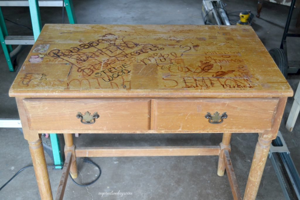 Do you have an old desk that you don't love anymore? This DIY desk makeover shows you how to take a not-so-pretty desk and make it into something beautiful and functional for your space. 