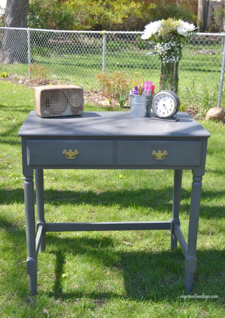 Do you have an old desk that you don't love anymore? This DIY desk makeover shows you how to take a not-so-pretty desk and make it into something beautiful and functional for your space.