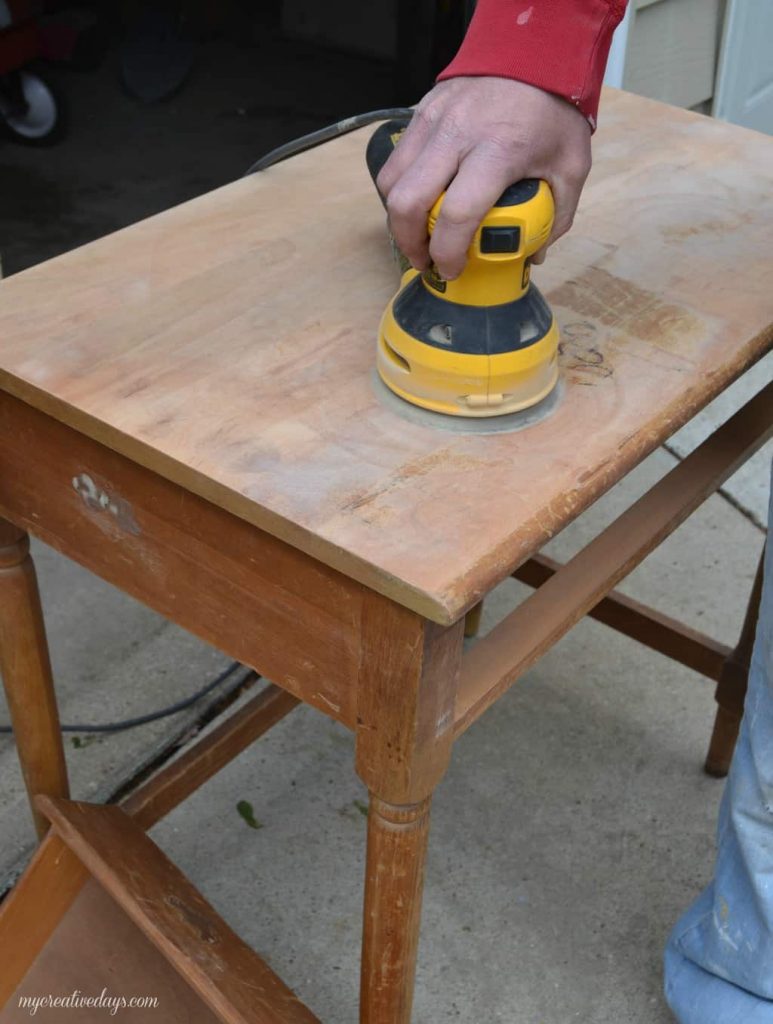 Do you have an old desk that you don't love anymore? This DIY desk makeover shows you how to take a not-so-pretty desk and make it into something beautiful and functional for your space.