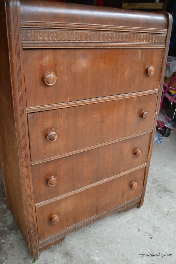 Do you have an old dresser you want to brighten up? This white dresser makeover took a bland dresser and made it bright and pretty again.