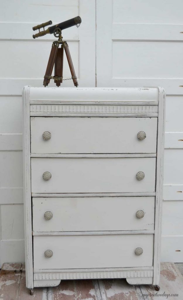 Do you have an old dresser you want to brighten up? This white dresser makeover took a bland dresser and made it bright and pretty again.