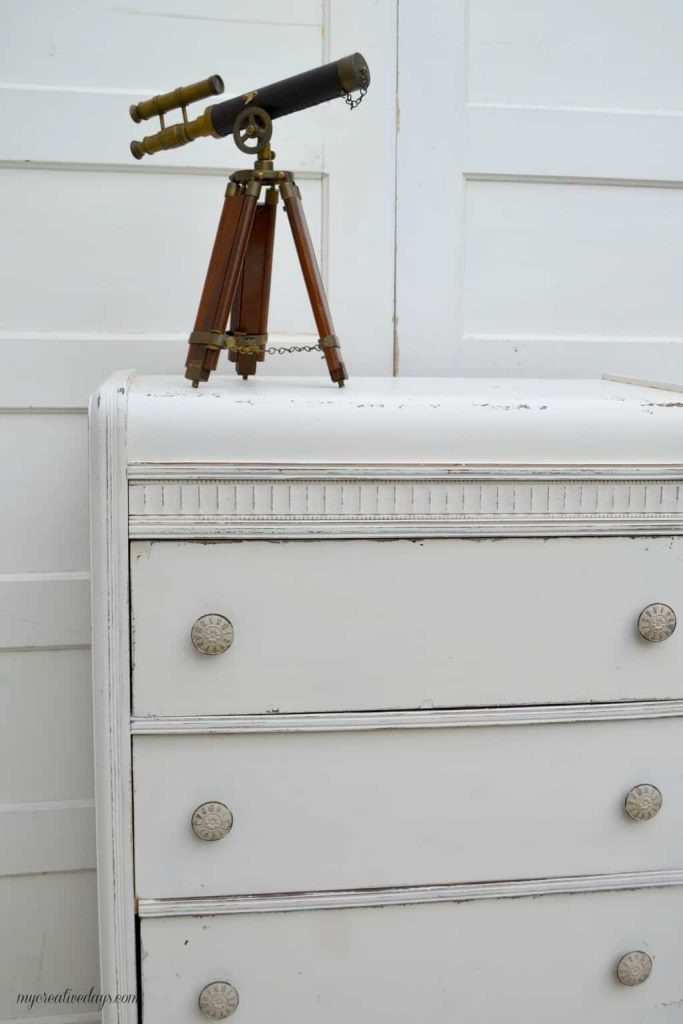 Do you have an old dresser you want to brighten up? This white dresser makeover took a bland dresser and made it bright and pretty again.