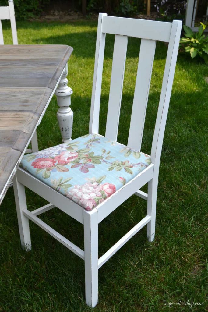 Are you looking for a farmhouse table and chairs? This set was made possible from a little elbow grease on a curbside find!