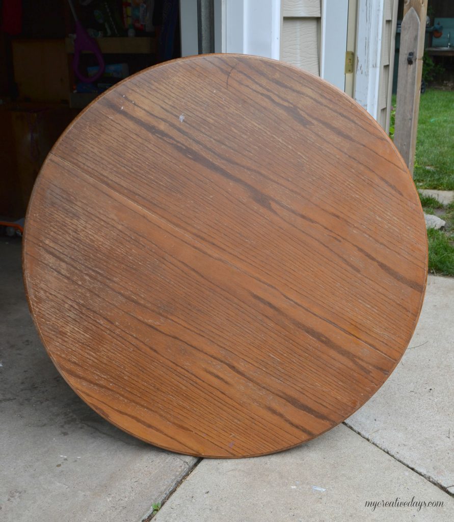 Are you looking for an outdoor wall clock? This DIY outdoor wall clock is made from a repurposed table top and is the perfect addition to your outdoor space or garden. 