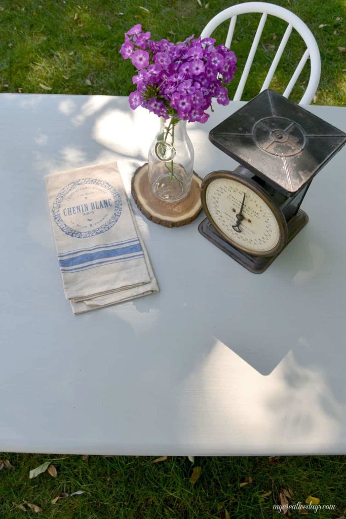 Are you looking for a farmhouse kitchen table and chairs? Search local yard sales and customize a set like we did with this one.