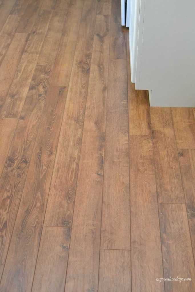 Do you want to put in new flooring in your home without hiring help? We are sharing how to install laminate flooring in your home the easy way. 