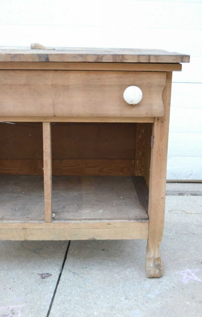 Do you like french country decor, but don't want to spend the money to get it? DIY your own French Country furniture with a little paint and some elbow grease! This cabinet now has a French country flair!