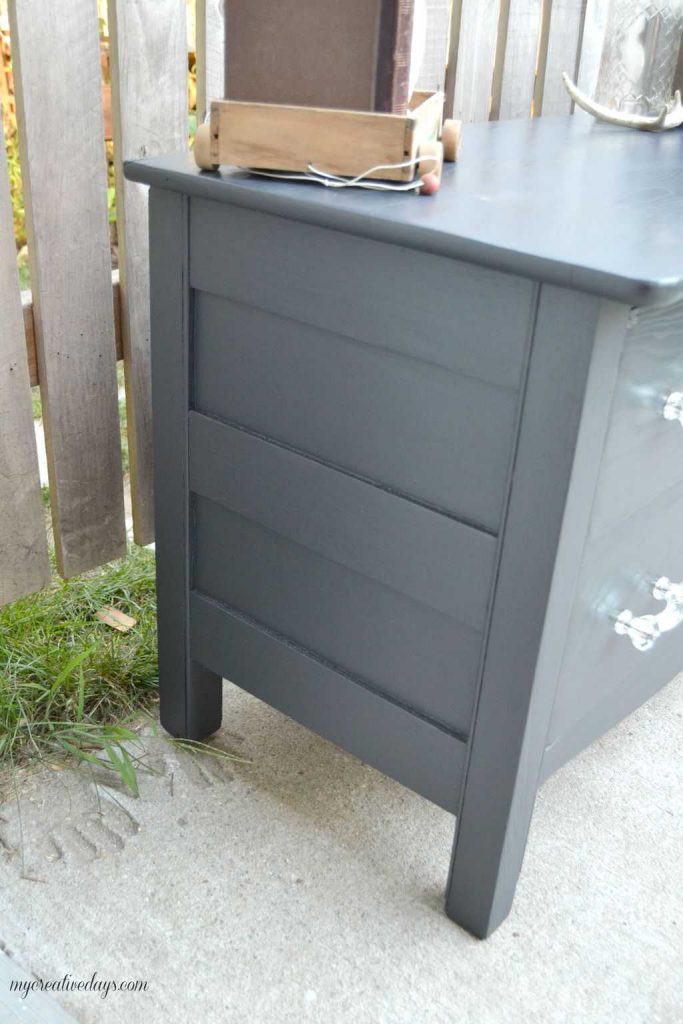 Do you have a small dresser that is in need of a makeover? This small black dresser makeover was so easy to do and I was able to salvage the vintage glass pulls!