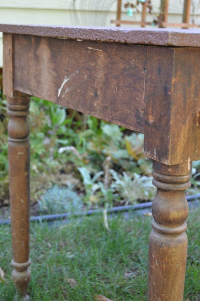 If you are looking for a desk for your home, this easy DIY desk was made over with an old map. Click over to find the tutorial!