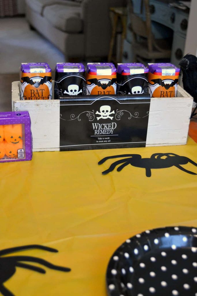 Are you planning a Halloween party for the kids this year? This simple and fun Halloween party plan has everything you need to make your party a success!