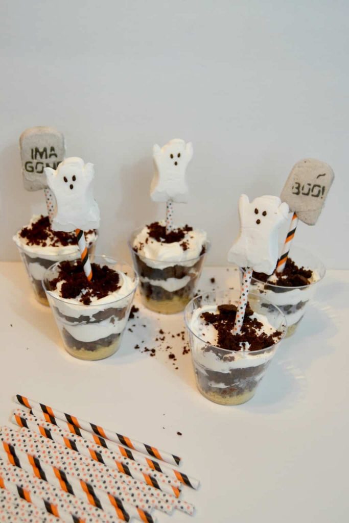 Are you planning a Halloween party for the kids this year? This simple and fun Halloween party plan has everything you need to make your party a success!