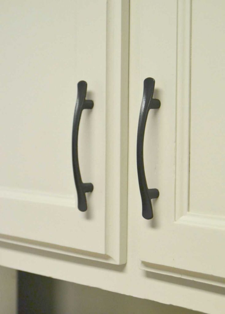 If you starting a kitchen makeover, these kitchen cupboard handles are a great option for any style cupboards you have. 