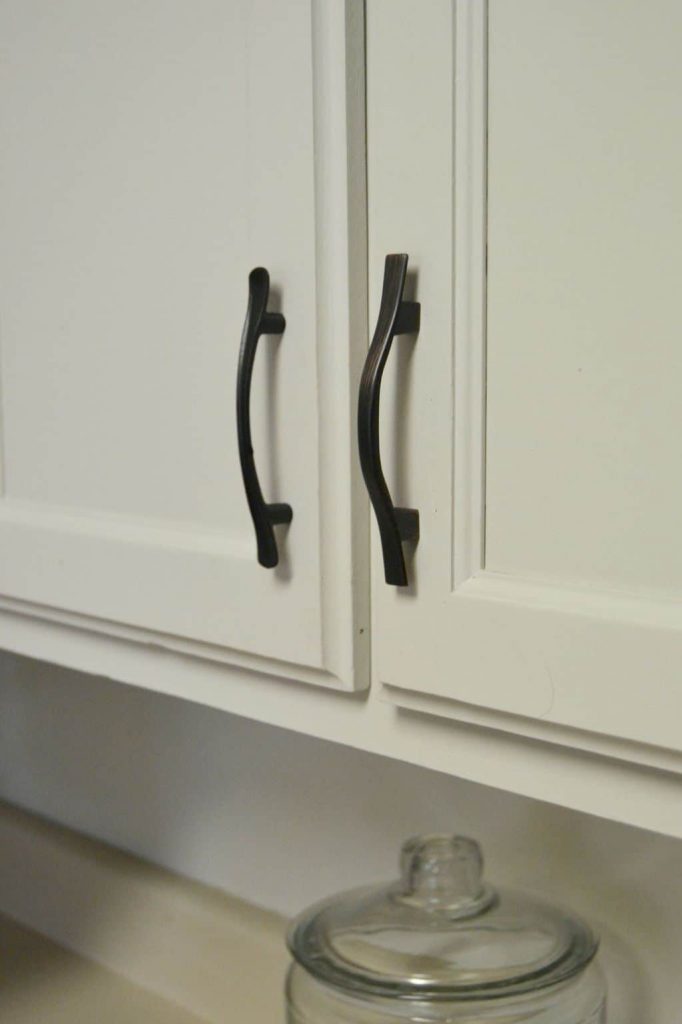 If you starting a kitchen makeover, these kitchen cupboard handles are a great option for any style cupboards you have. 