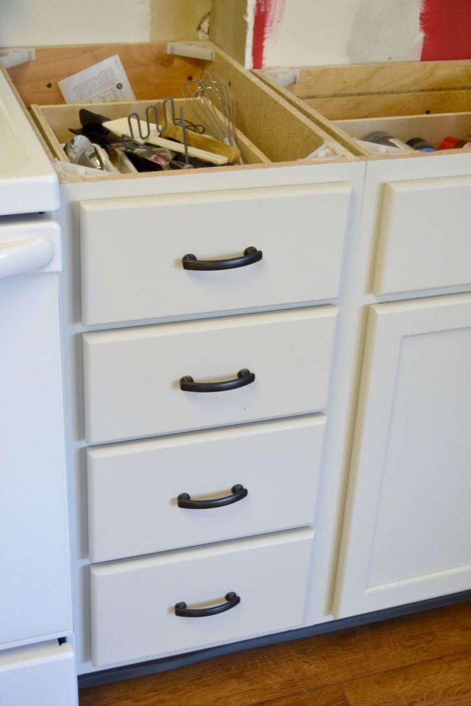 If you starting a kitchen makeover, these kitchen cupboard handles are a great option for any style cupboards you have. 