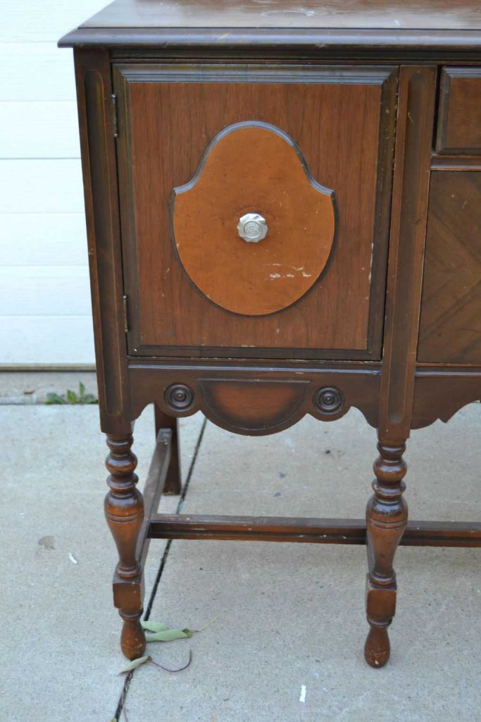 Are you looking for a farmhouse buffet? Search yard sales and thrift stores for a buffet and DIY your own! Click over to see how!