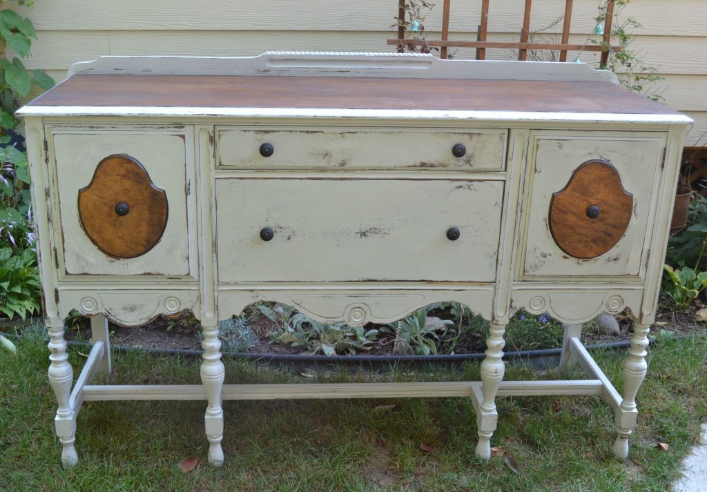 Are you looking for a farmhouse buffet? Search yard sales and thrift stores for a buffet and DIY your own! Click over to see how!