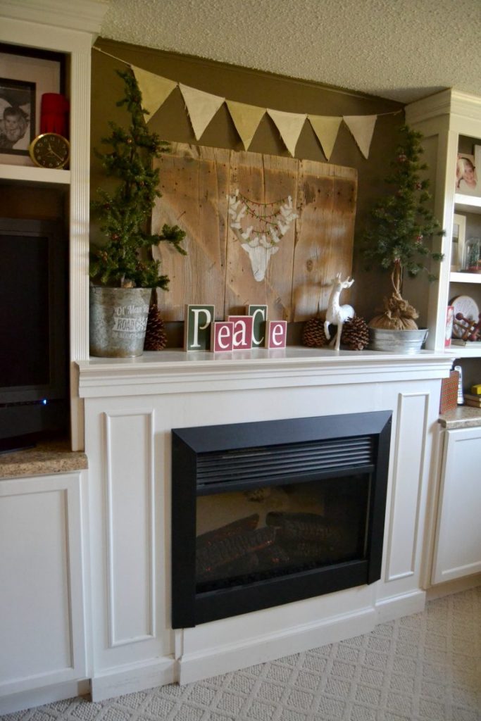 Decorating A Christmas Mantel does not have to be hard. Click over to see how to put together an easy and rustic Christmas mantel in no time. 