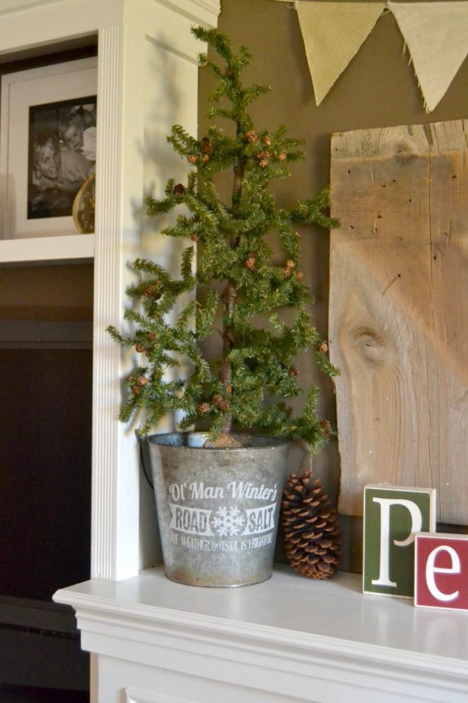 Decorating A Christmas Mantel does not have to be hard. Click over to see how to put together an easy and rustic Christmas mantel in no time. 