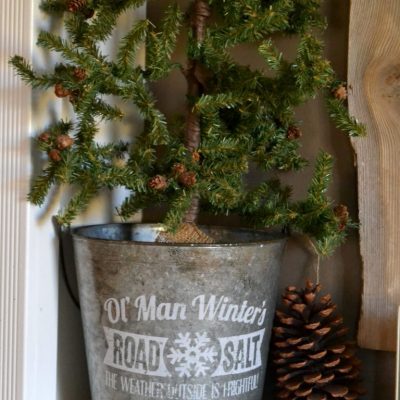 Easy & Rustic Christmas Mantel