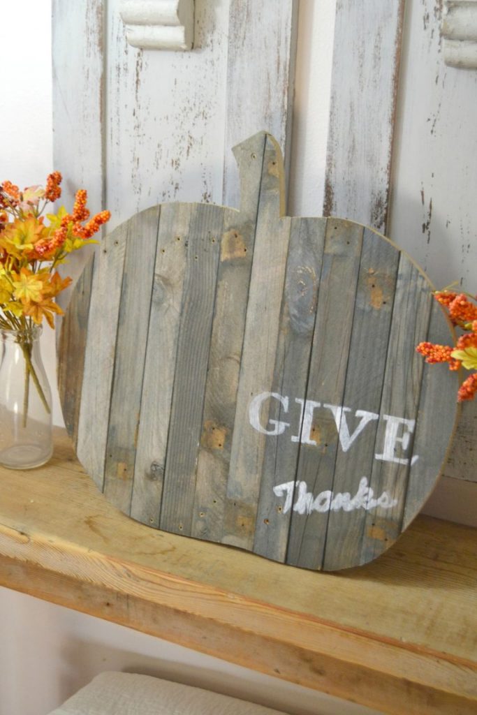 Are you looking for a fun fall sign to add to your home this year? Click over to see how this repurposed fall sign came together from a broken trellis from the yard.