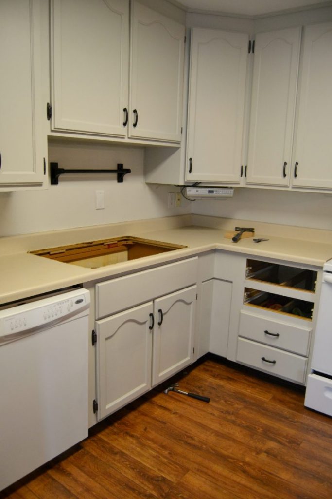 Are you thinking about quartz countertops for your kitchen? Click over to see the gray quartz countertops we installed in our kitchen makeover and what we think of them!
