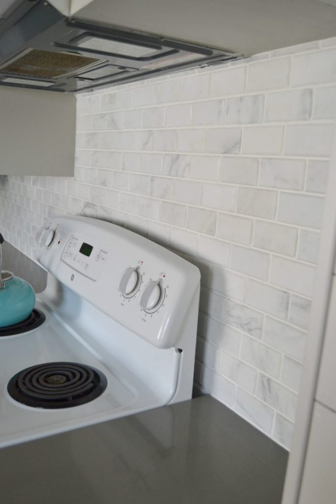 If you have been thinking about adding Carrara Marble Tile to your home, click over and see the easy way to install Carrara Marble Tile on your own. 