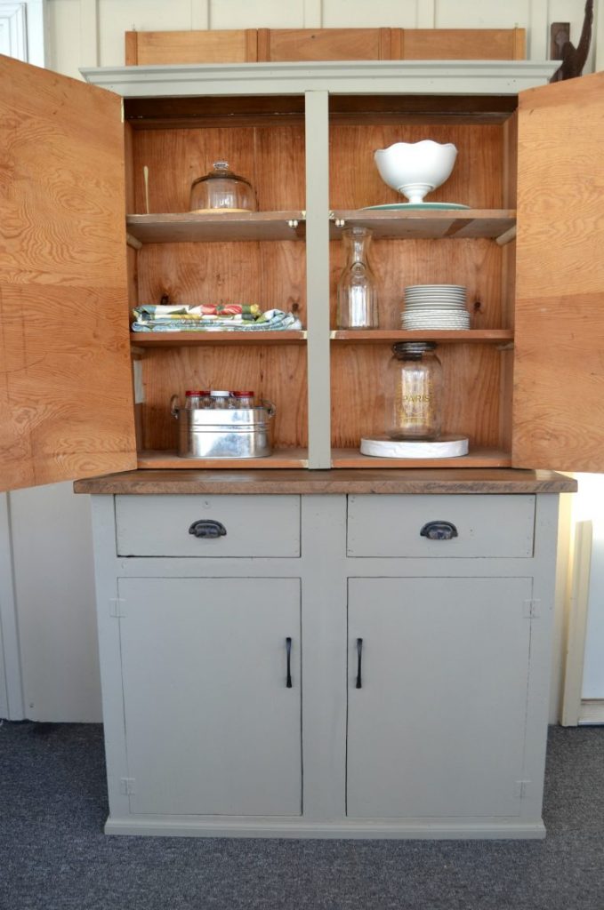 If you love farmhouse furniture and you want to add it to you home, click over to see how this garage cabinet became a farmhouse hutch in a few steps. 