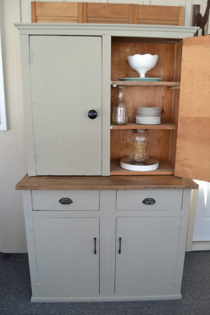 If you love farmhouse furniture and you want to add it to you home, click over to see how this garage cabinet became a farmhouse hutch in a few steps. 