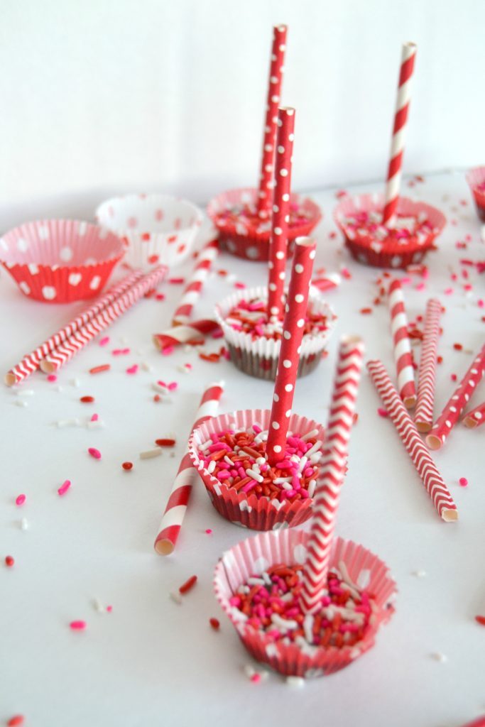 If you are looking for a great homemade valentines idea, this is it. Click over to find the recipe for these sweet, homemade chocolate valentines that will make your valentine very happy.