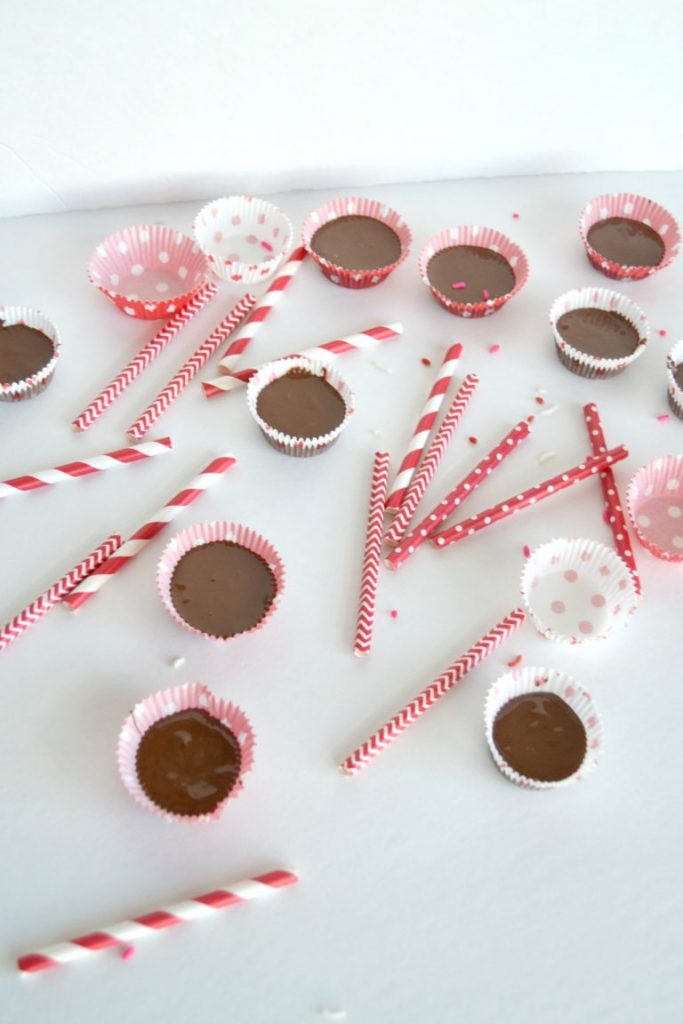 If you are looking for a great homemade valentines idea, this is it. Click over to find the recipe for these sweet, homemade chocolate valentines that will make your valentine very happy.