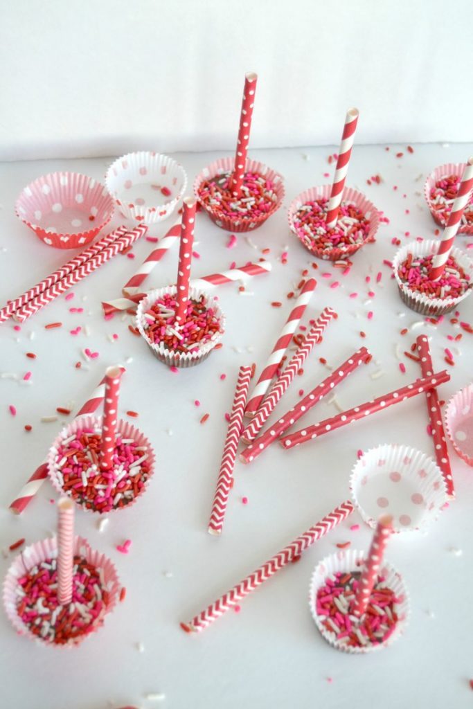 If you are looking for a great homemade valentines idea, this is it. Click over to find the recipe for these sweet, homemade chocolate valentines that will make your valentine very happy.