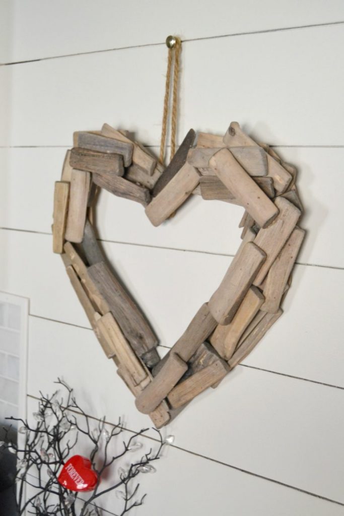 If you love driftwood decor, this project is for you. Click over to see how quickly you can make this driftwood wreath for your home. 