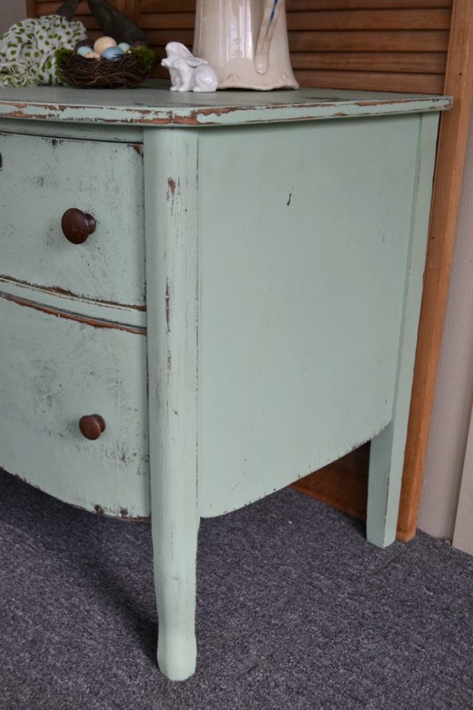 Create the look of this distressed dresser in only a few, short steps. Click over to get the formula for distressing furniture the easy way. 