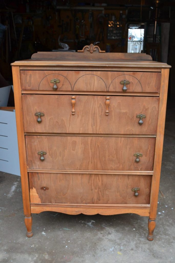 The color gray comes in all shades and finding the right one for any project can be difficult. Click over to see how this DIY Painted Gray Dresser made me think of the color gray in a whole new light. 