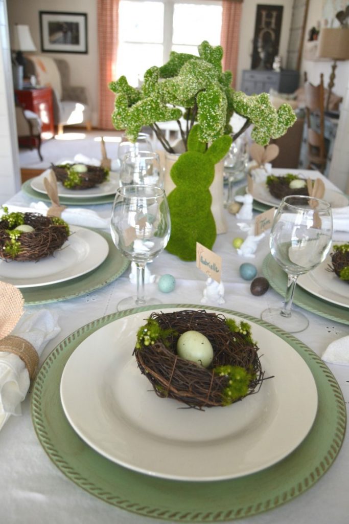 If you are hosting an Easter dinner this year, click over to get the easiest Easter ideas to put together a beautiful Easter tablescape.