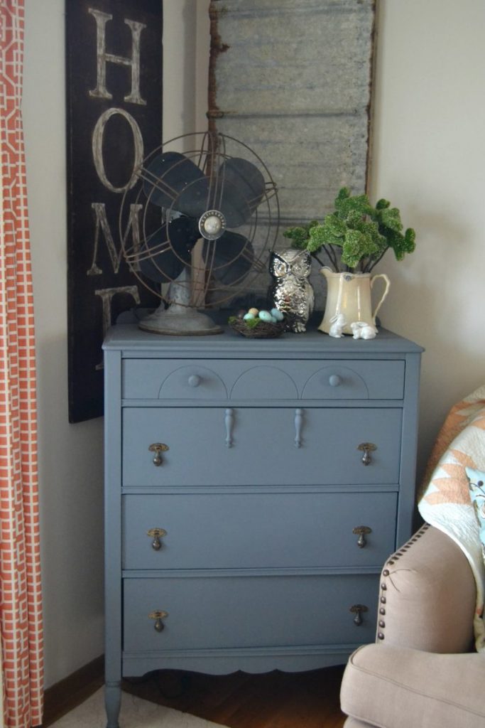 The color gray comes in all shades and finding the right one for any project can be difficult. Click over to see how this DIY Painted Gray Dresser made me think of the color gray in a whole new light. 