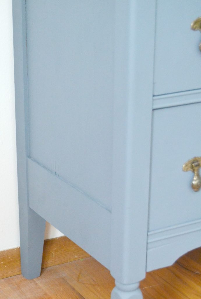 The color gray comes in all shades and finding the right one for any project can be difficult. Click over to see how this DIY Painted Gray Dresser made me think of the color gray in a whole new light. 