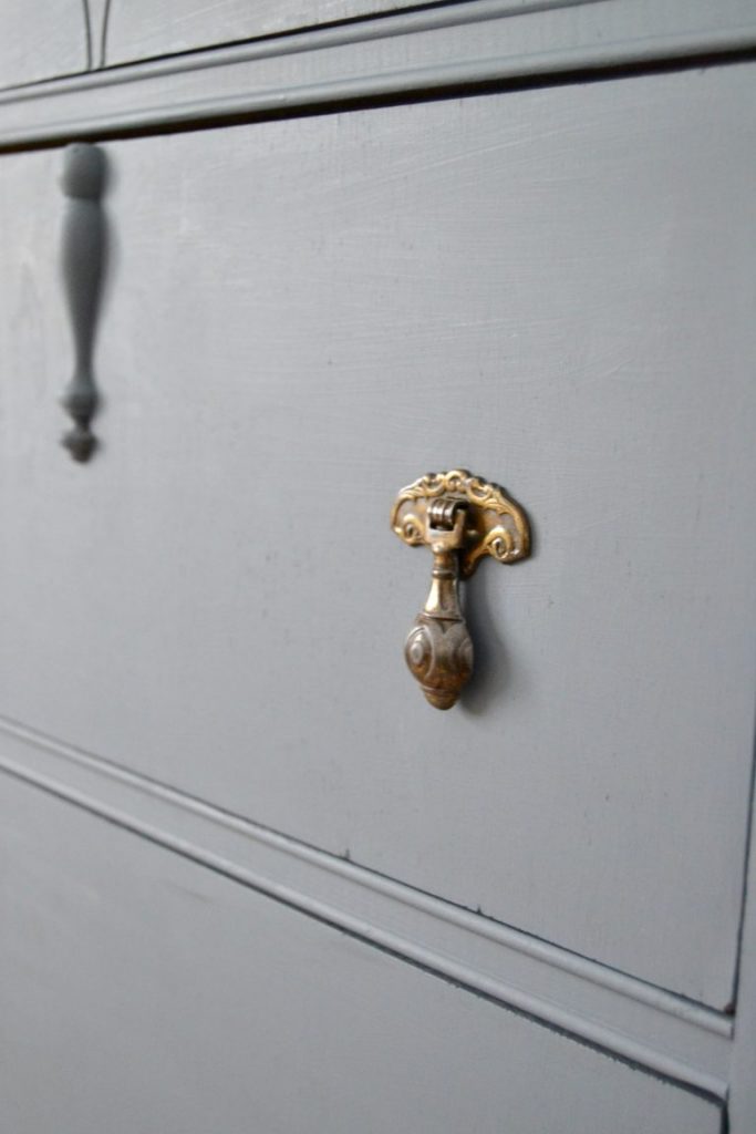 The color gray comes in all shades and finding the right one for any project can be difficult. Click over to see how this DIY Painted Gray Dresser made me think of the color gray in a whole new light. 